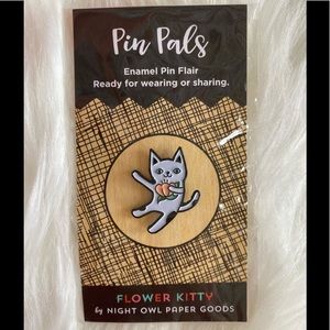 Flower kitty enamel pin💕🌸🐈‍⬛